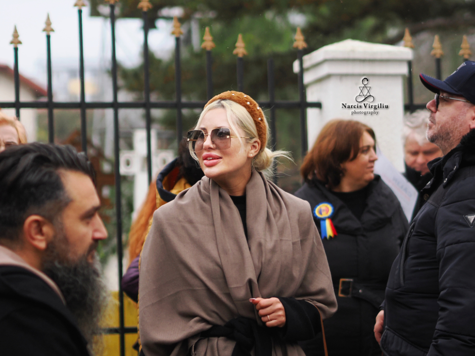 Oameni frumosi, suveraniști la proteste...